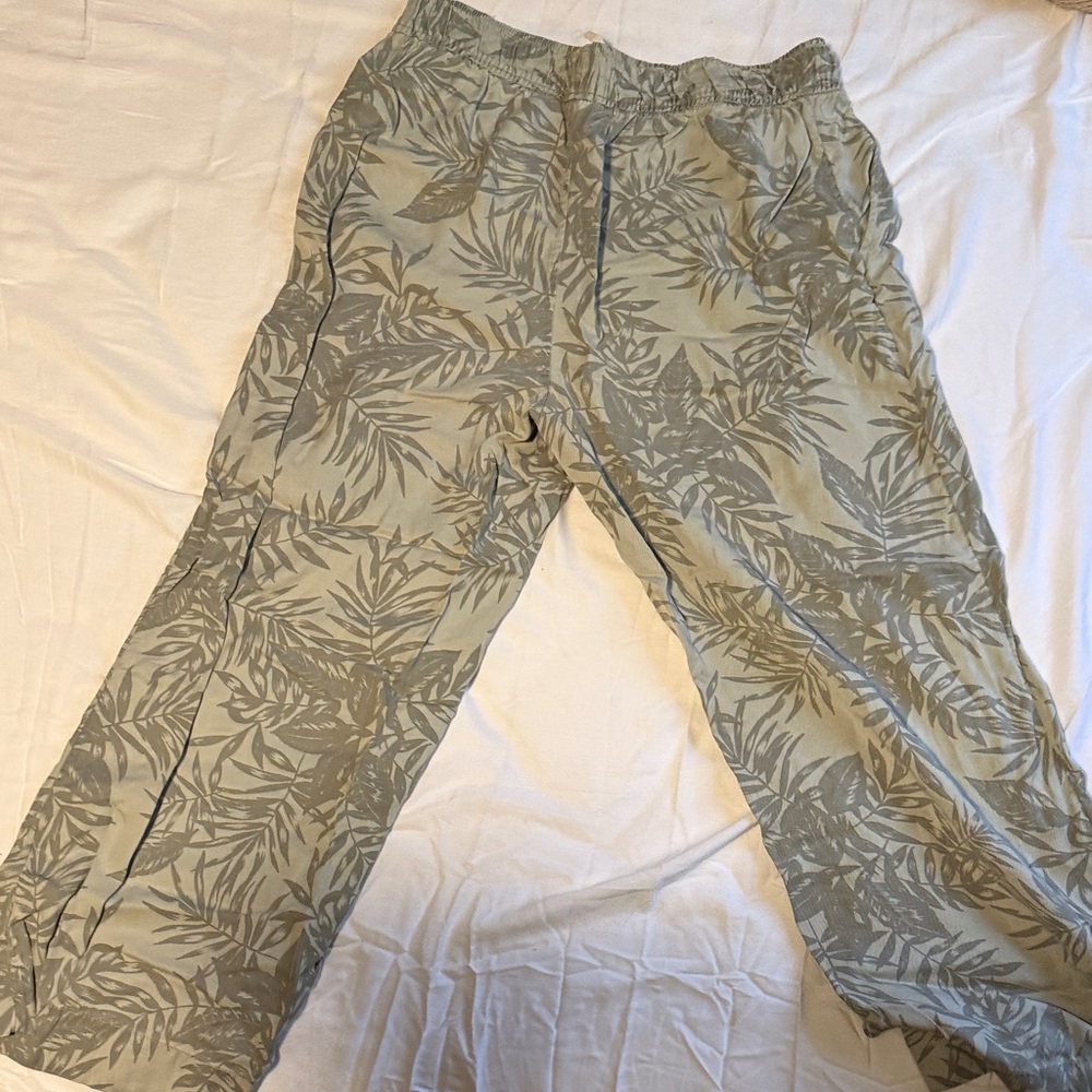Women Leaf Print Pants - green